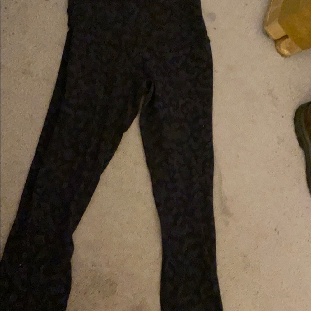 Lululemon crops size 6